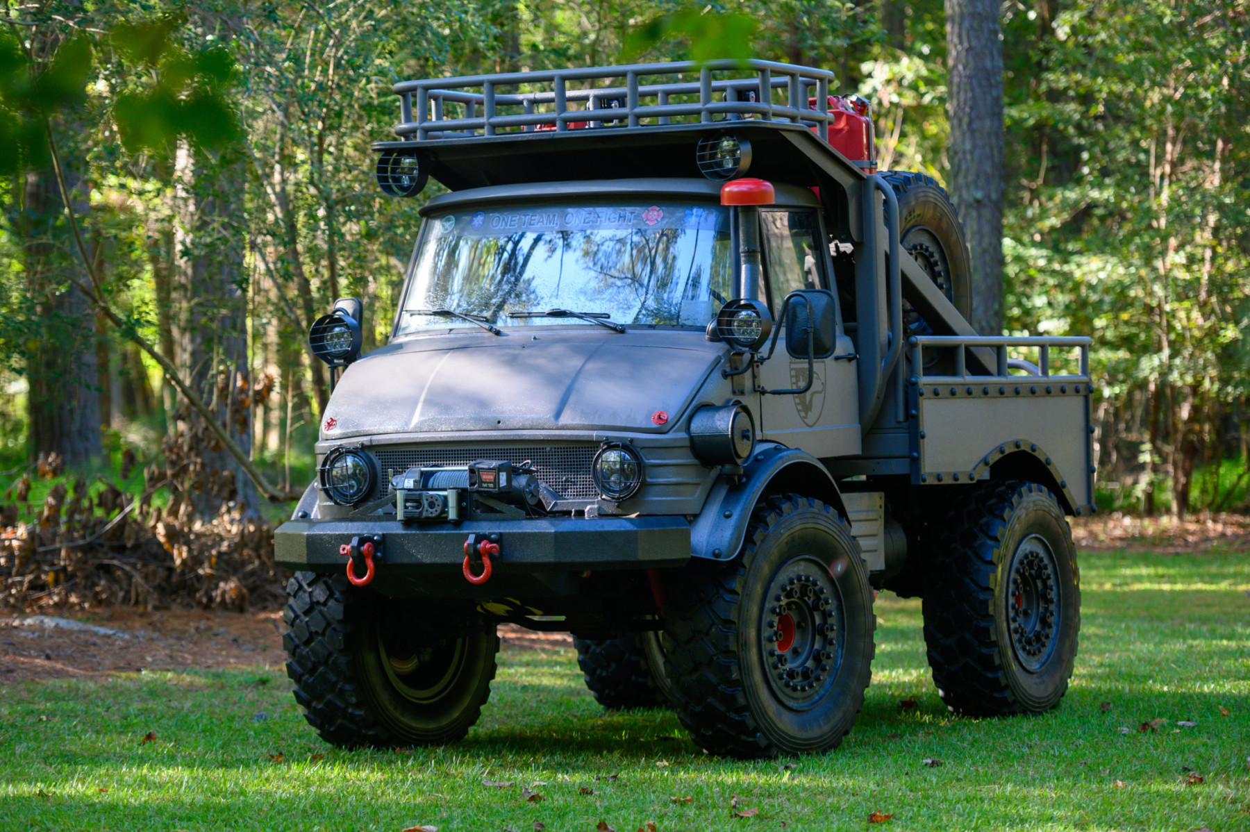 Unimog. Unimog Mercedes-Benz. Унимог 406 тюнингованный. Unimog военный. Фольксваген Унимог.